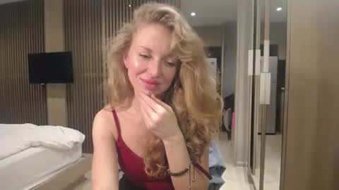 Snapshot of sashasweetsasha chatting on October 8, 2:25 pm Sasha online show from October 8, 2:25 pm