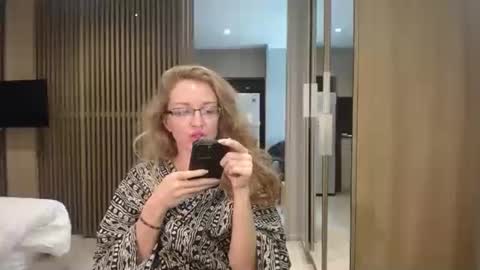 Snapshot of sashasweetsasha chatting on October 11, 6:45 am Sasha online show from October 11, 6:45 am