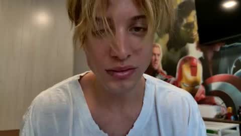Snapshot of sashenkka chatting on June 21, 7:22 am Sasha -- online show from June 21, 7:22 am