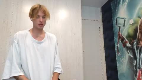 Snapshot of sashenkka chatting on July 1, 5:20 am Sasha -- online show from July 1, 5:20 am