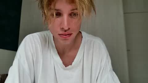 Snapshot of sashenkka chatting on July 3, 1:45 am Sasha -- online show from July 3, 1:45 am