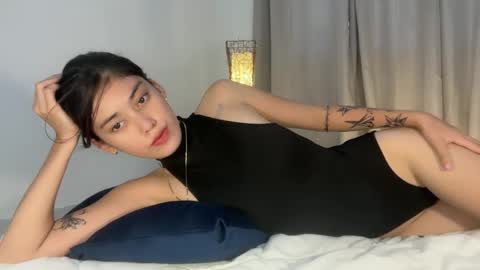Snapshot of sashi_kaye chatting on March 8, 4:27 am sashi_kaye online show from March 8, 4:27 am