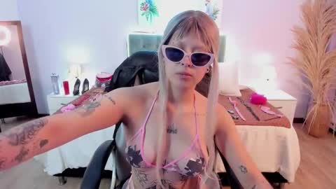 Snapshot of saskia_vellour chatting on February 1, 6:17 pm saskia_vellour online show from February 1, 6:17 pm