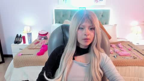 Snapshot of saskia_vellour chatting on February 4, 7:31 pm saskia_vellour online show from February 4, 7:31 pm