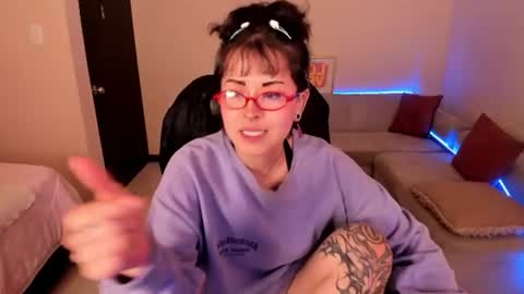 Snapshot of saskia_vellour chatting on June 14, 5:20 am saskia_vellour online show from June 14, 5:20 am