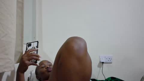 Snapshot of sassy_bella chatting on February 12, 6:09 pm sassy_bella online show from February 12, 6:09 pm