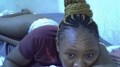 Snapshot of sassy_bella chatting on June 5, 6:52 am sassy_bella online show from June 5, 6:52 am