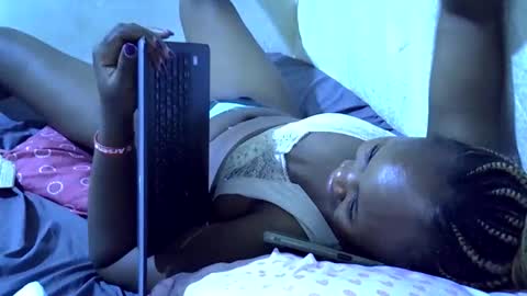 Snapshot of sassy_bella chatting on June 8, 5:35 pm sassy_bella online show from June 8, 5:35 pm