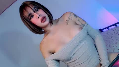 Tiffanie online show from December 19, 2:07 am