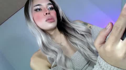 Tiffanie online show from January 19, 3:43 am