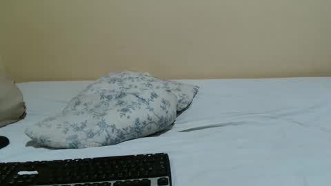 Snapshot of sassybabe20 chatting on February 24, 4:32 am sassybabe20 online show from February 24, 4:32 am