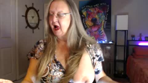 Snapshot of sassybeaver chatting on June 16, 1:08 am Trish online show from June 16, 1:08 am