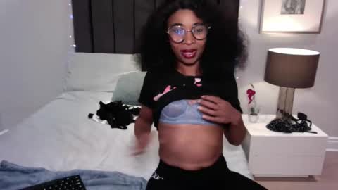 sasyylissaa online show from April 23, 7:05 pm