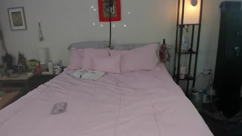 Saturn Girl online show from January 8, 8:50 pm