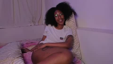 Snapshot of saturno_vibes chatting on March 5, 12:00 pm saturno_vibes online show from March 5, 12:00 pm