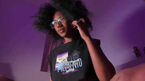 Snapshot of saturno_vibes chatting on October 8, 9:07 am saturno_vibes online show from October 8, 9:07 am