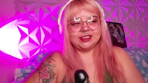 Gina George online show from April 18, 1:09 am