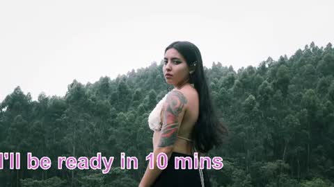 Snapshot of saucy_zaren chatting on June 17, 8:43 pm Zaren online show from June 17, 8:43 pm