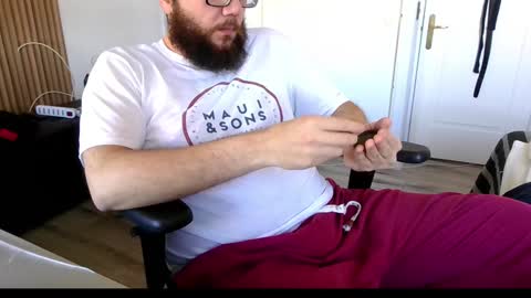 Snapshot of saucybonjo chatting on December 1, 8:09 pm Ben online show from December 1, 8:09 pm