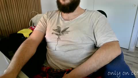 Snapshot of saucybonjo chatting on December 31, 8:23 pm Ben online show from December 31, 8:23 pm