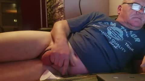 Snapshot of saugeil123 chatting on February 23, 9:34 pm saugeil123 online show from February 23, 9:34 pm