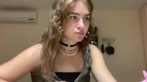 Snapshot of saundrayeeloy chatting on September 13, 4:18 pm Martha online show from September 13, 4:18 pm