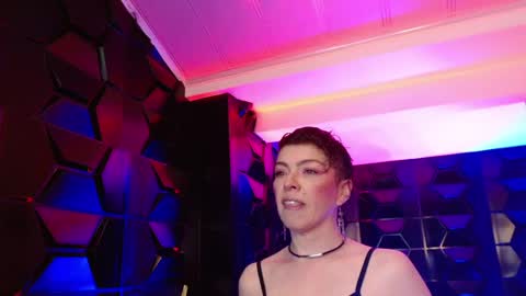 Snapshot of sauvage_lilith chatting on May 4, 3:35 am lilith online show from May 4, 3:35 am