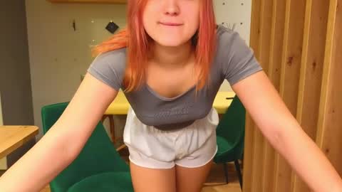 Snapshot of sav_anna chatting on December 15, 5:53 pm LUNA and ANNA    online show from December 15, 5:53 pm