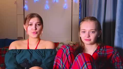 Snapshot of sav_anna chatting on December 25, 5:15 pm LUNA and ANNA    online show from December 25, 5:15 pm