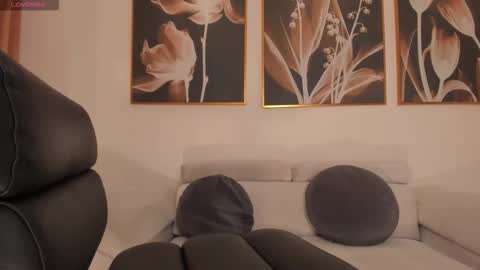 S a v a n n a h  online show from November 10, 8:52 pm