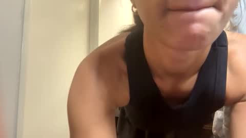 savannahtakethisbanana online show from November 5, 12:32 am