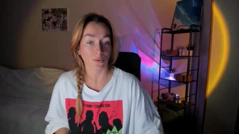Snapshot of save_the_qween chatting on October 9, 1:09 pm save the qween online show from October 9, 1:09 pm