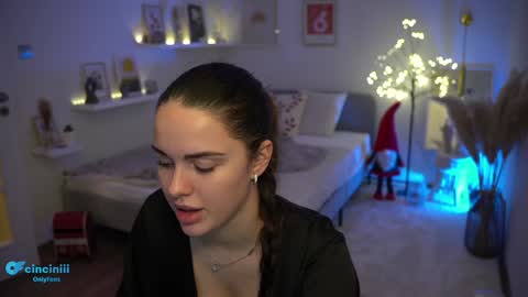 Snapshot of savvage_play chatting on December 21, 11:45 pm Naomi online show from December 21, 11:45 pm