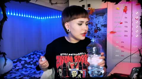 pronoun she. name Mary. age 21. online show from December 2, 5:04 pm