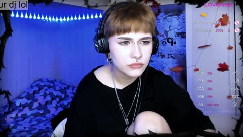 pronoun she. name Mary. age 21. online show from December 23, 12:35 am