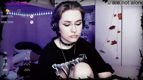 pronoun she. name Mary. age 21. online show from February 14, 9:21 pm