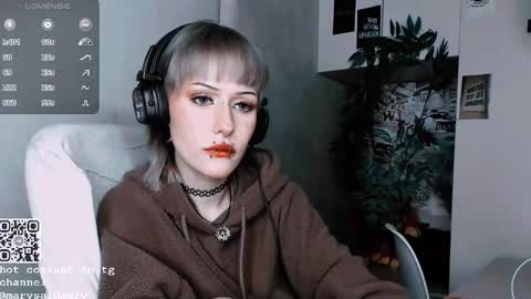 pronoun she. name Mary. age 21. online show from September 24, 6:44 pm