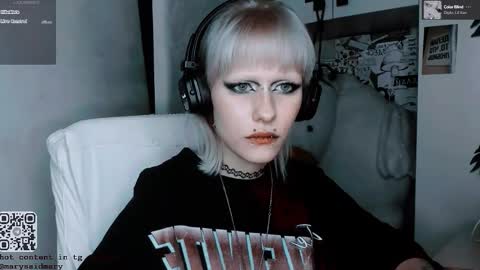 pronoun she. name Mary. age 21. online show from October 23, 4:06 pm