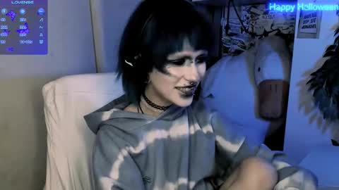 pronoun she. name Mary. age 21. online show from November 1, 5:37 pm