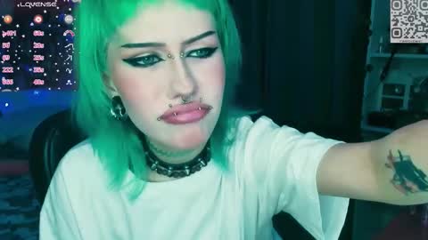 pronoun she. name Mary. age 21. online show from February 26, 11:15 pm