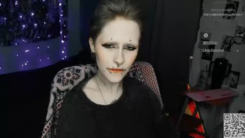 pronoun she. name Mary. age 21. online show from April 27, 6:39 pm