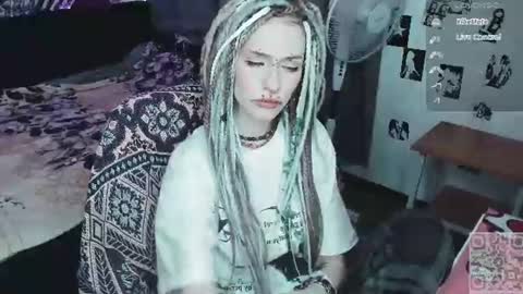 pronoun she. name Mary. age 21. online show from June 15, 10:39 am