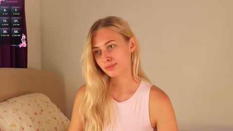 Snapshot of sayselena chatting on September 11, 5:13 pm Hello guys our name is Emily Nicole Alice. We are very funny and love to spend time well online show from September 11, 5:13 pm