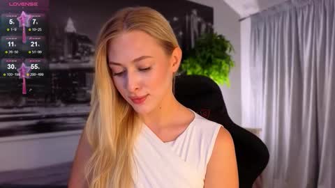 Snapshot of sayselena chatting on October 2, 4:58 pm Hello guys our name is Emily Nicole Alice. We are very funny and love to spend time well online show from October 2, 4:58 pm