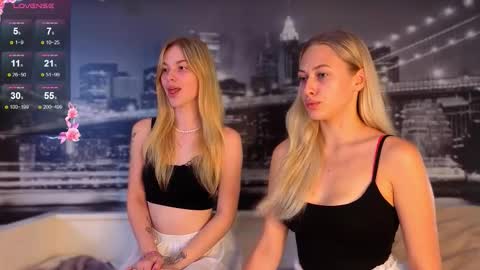 Snapshot of sayselena chatting on October 3, 5:32 pm Hello guys our name is Emily Nicole Alice. We are very funny and love to spend time well online show from October 3, 5:32 pm