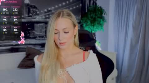 Snapshot of sayselena chatting on October 9, 4:49 pm Hello guys our name is Emily Nicole Alice. We are very funny and love to spend time well online show from October 9, 4:49 pm