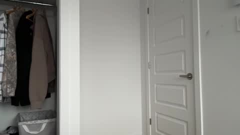 sbouchikh03 online show from January 5, 9:07 pm