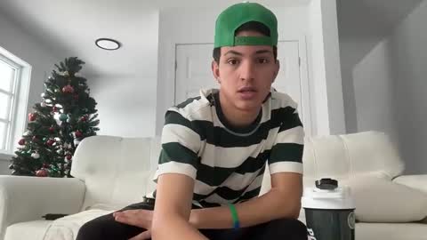 sbouchikh03 online show from January 6, 6:55 pm