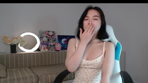 Snapshot of scamelia chatting on April 18, 4:27 am scamelia online show from April 18, 4:27 am