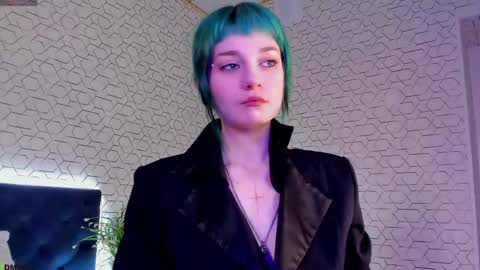 Snapshot of scarle_whisper chatting on April 21, 9:15 am Emmy online show from April 21, 9:15 am